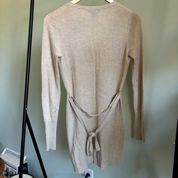 HOLT RENFREW CASHMERE SWEATER, Size S - Picture 4 of 9